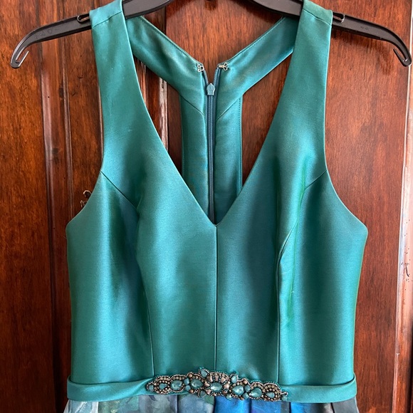 Theia gown worn once for a wedding size 6 - Picture 2 of 10